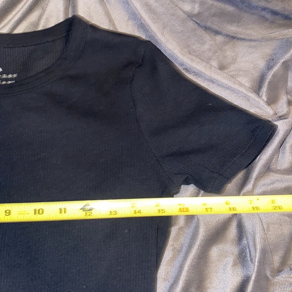 🎱Black ribbed short sleeve top! - Picture 4 of 6